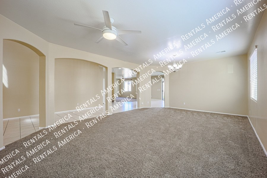 Spacious 5 Bedroom Home in Trailside Point! property image