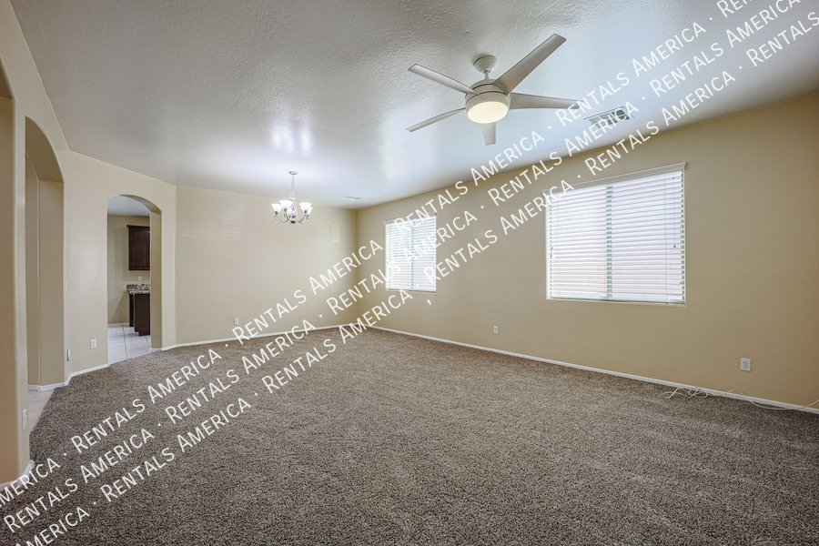 Spacious 5 Bedroom Home in Trailside Point! property image