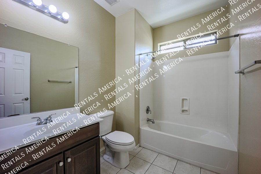 Spacious 5 Bedroom Home in Trailside Point! property image
