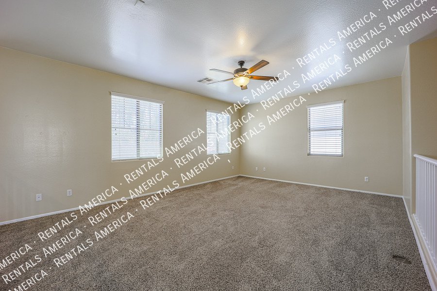 Spacious 5 Bedroom Home in Trailside Point! property image