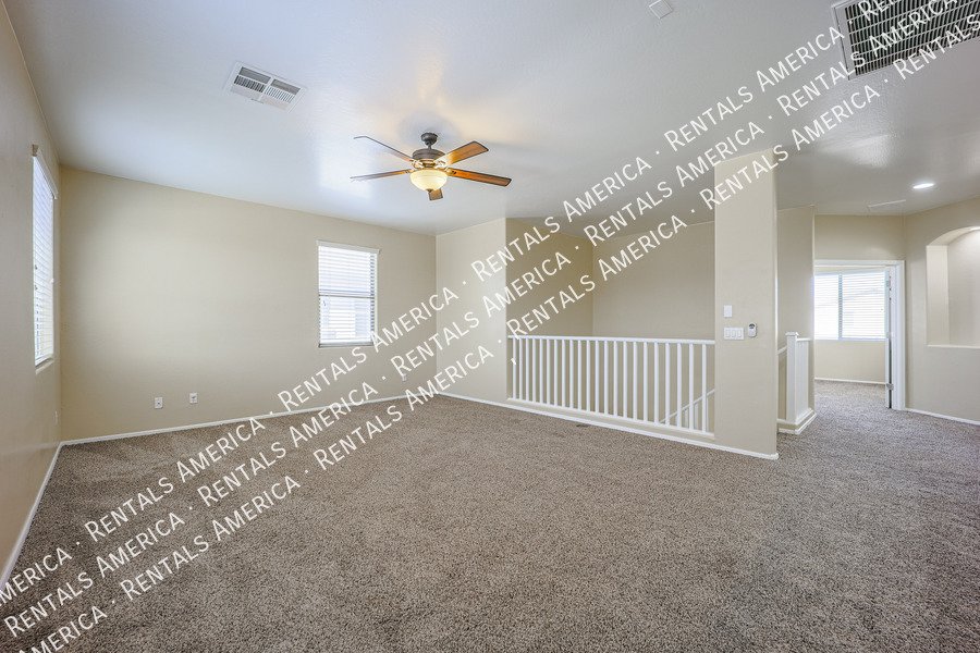 Spacious 5 Bedroom Home in Trailside Point! property image