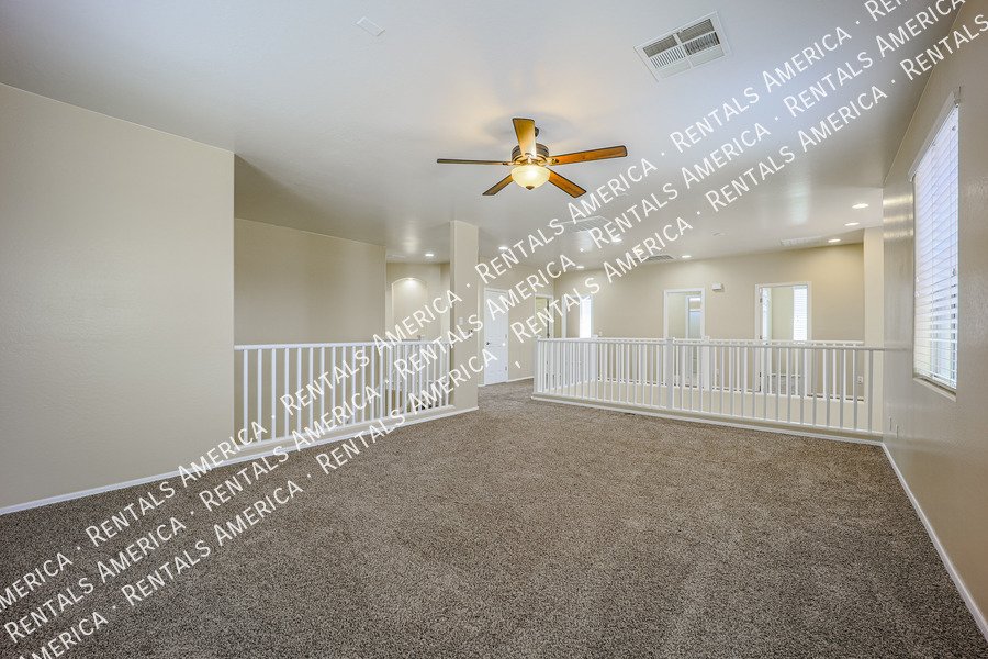 Spacious 5 Bedroom Home in Trailside Point! property image