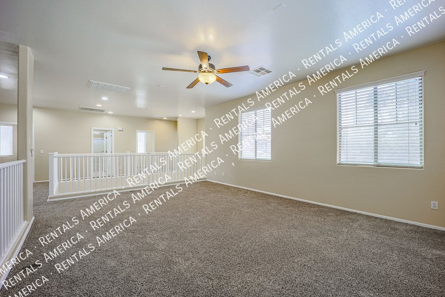 Spacious 5 Bedroom Home in Trailside Point! property image
