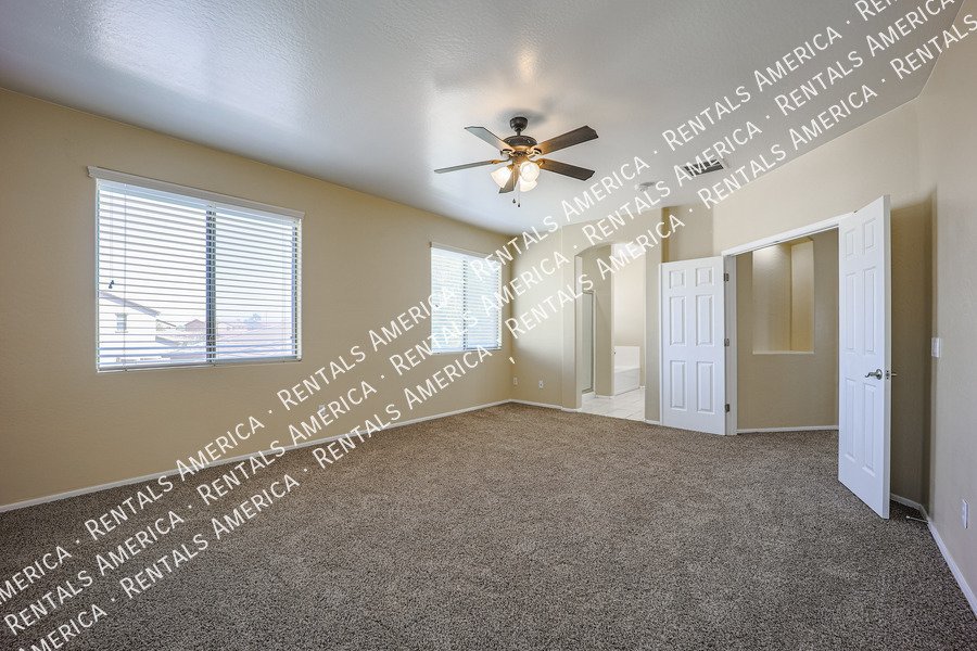 Spacious 5 Bedroom Home in Trailside Point! property image