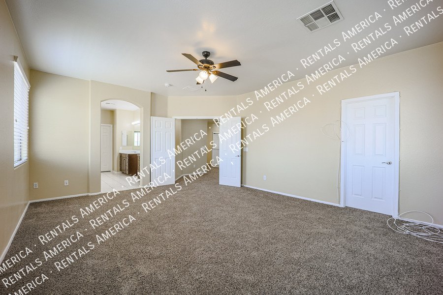 Spacious 5 Bedroom Home in Trailside Point! property image