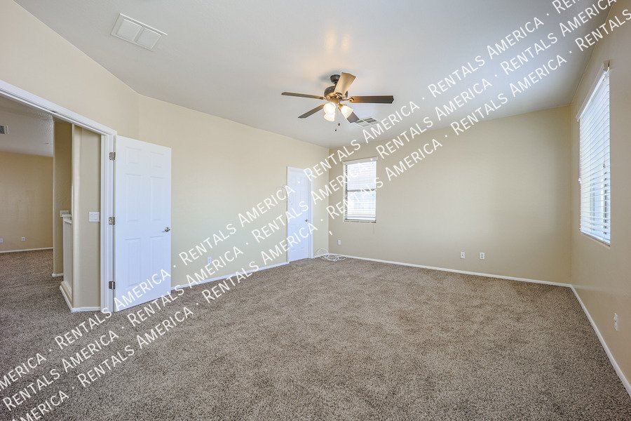 Spacious 5 Bedroom Home in Trailside Point! property image