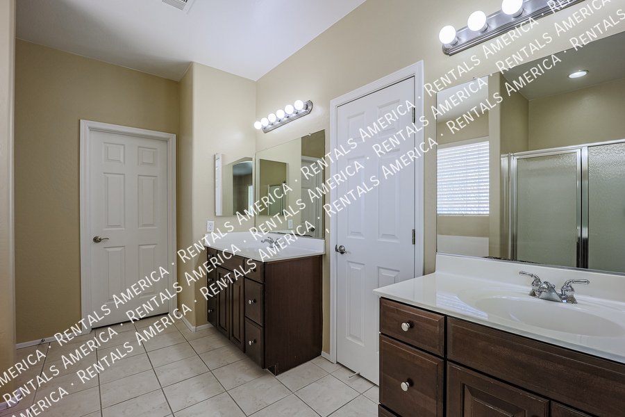Spacious 5 Bedroom Home in Trailside Point! property image