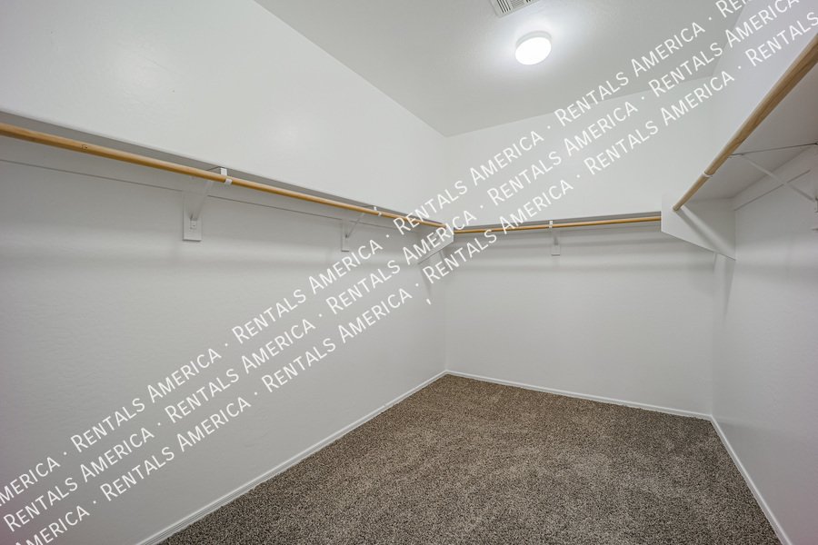Spacious 5 Bedroom Home in Trailside Point! property image