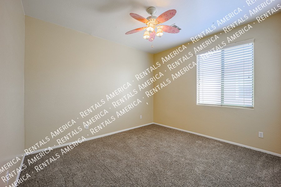 Spacious 5 Bedroom Home in Trailside Point! property image