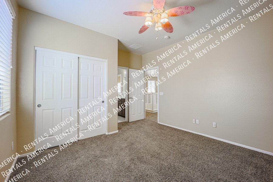 Spacious 5 Bedroom Home in Trailside Point! property image
