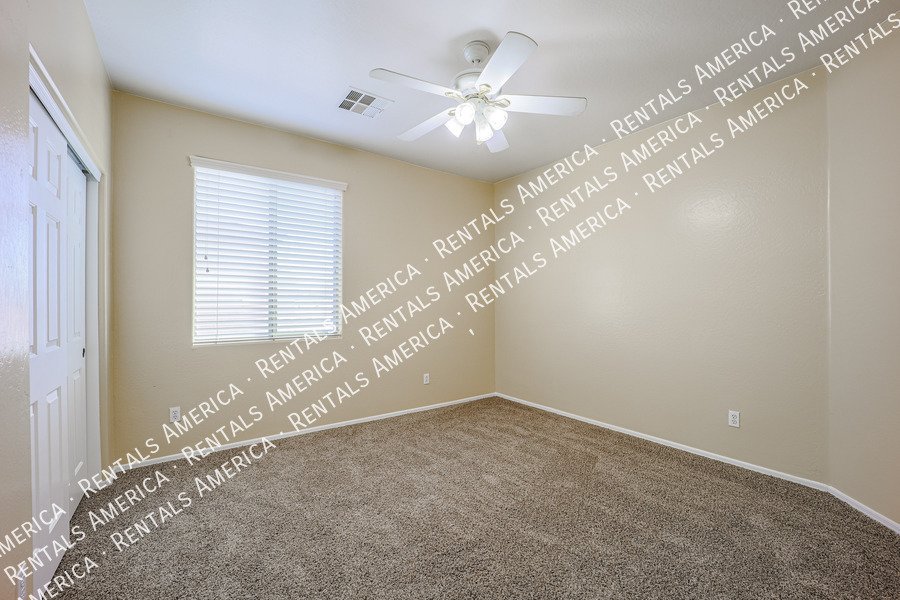 Spacious 5 Bedroom Home in Trailside Point! property image