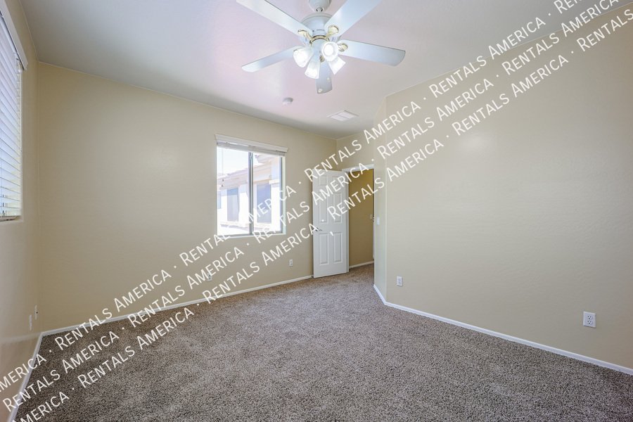 Spacious 5 Bedroom Home in Trailside Point! property image