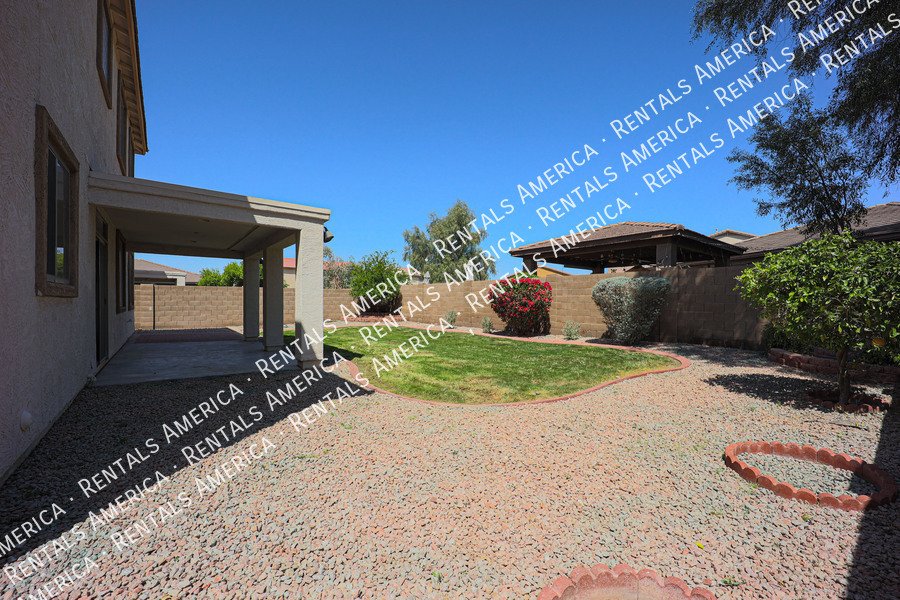 Spacious 5 Bedroom Home in Trailside Point! property image