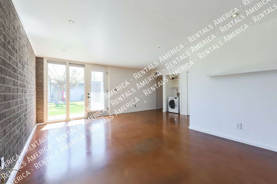 Contemporary 2 Bd / 1 Ba Condo in Arcadia Courtyards property image