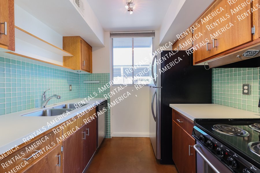 Contemporary 2 Bd / 1 Ba Condo in Arcadia Courtyards property image