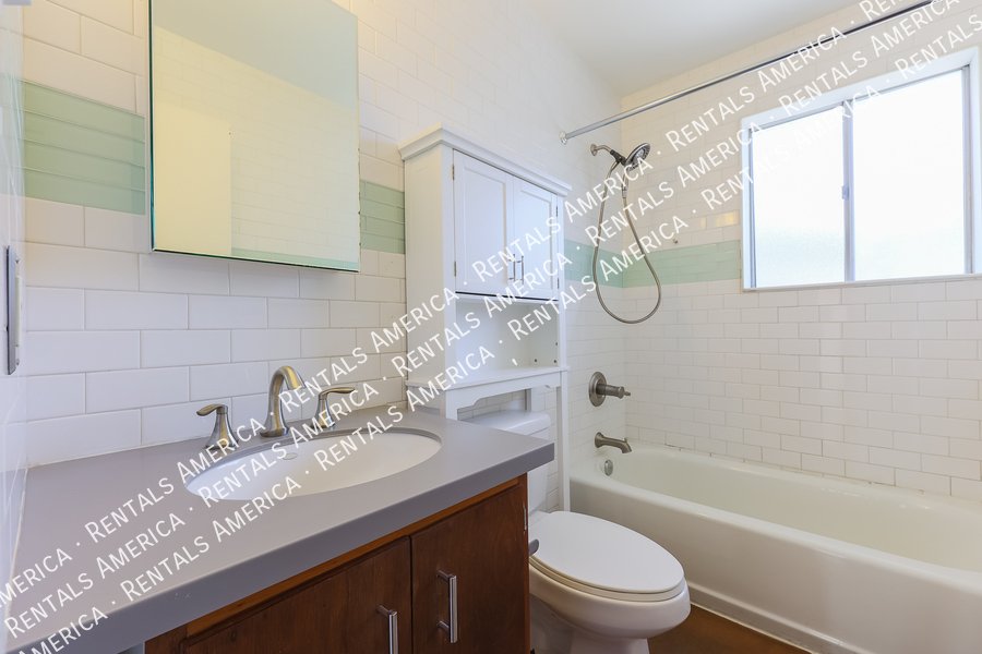 Contemporary 2 Bd / 1 Ba Condo in Arcadia Courtyards property image