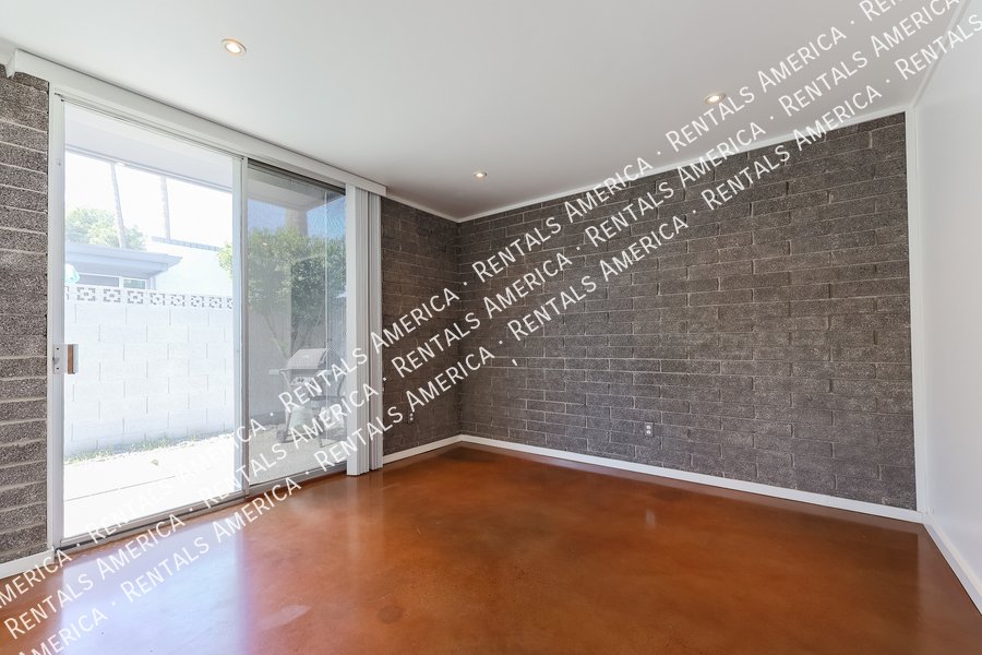 Contemporary 2 Bd / 1 Ba Condo in Arcadia Courtyards property image