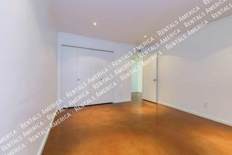 Contemporary 2 Bd / 1 Ba Condo in Arcadia Courtyards property image