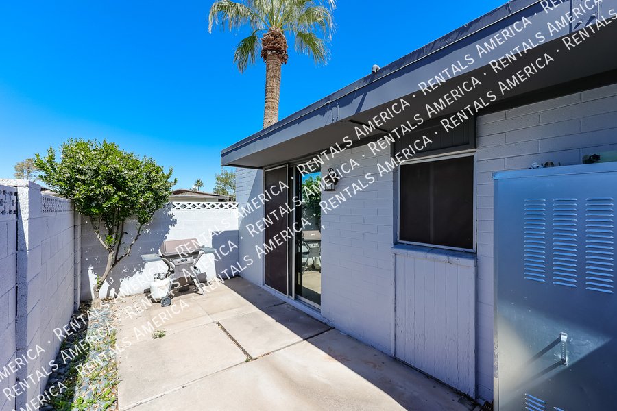 Contemporary 2 Bd / 1 Ba Condo in Arcadia Courtyards property image