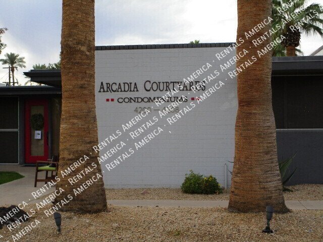 Contemporary 2 Bd / 1 Ba Condo in Arcadia Courtyards property image