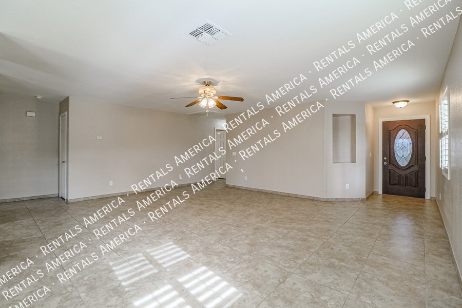 Lovely 3 Bed 2 Bath Home in Stoneridge w/ Comm Pool! property image