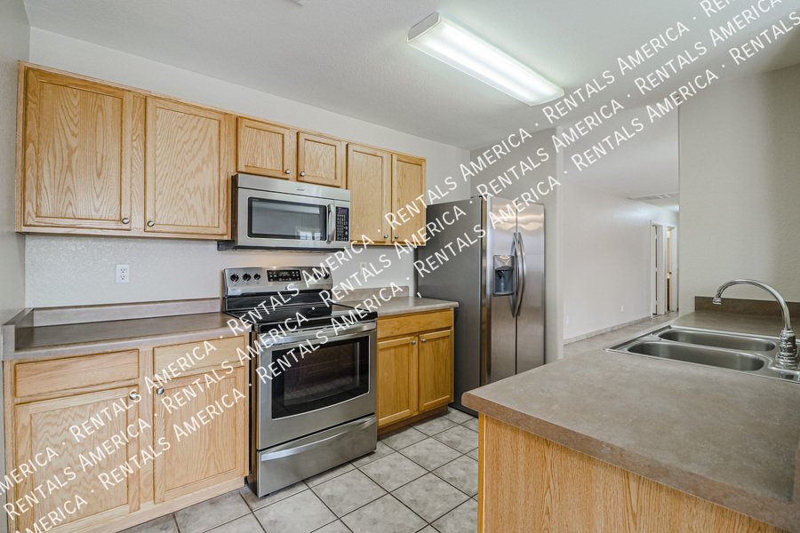 Lovely 3 Bed 2 Bath Home in Stoneridge w/ Comm Pool! property image