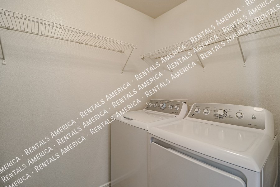 Lovely 3 Bed 2 Bath Home in Stoneridge w/ Comm Pool! property image