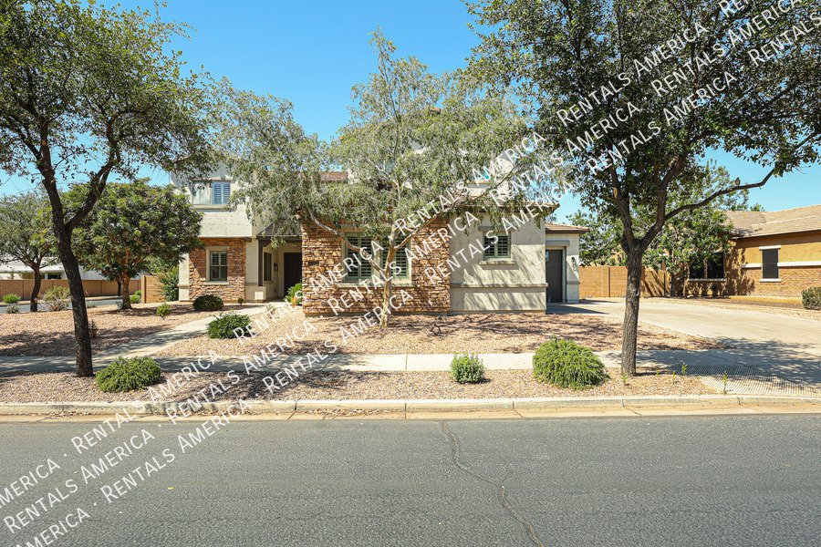 Spacious 5 Bedroom Home with Loft & 3 Car Garage property image
