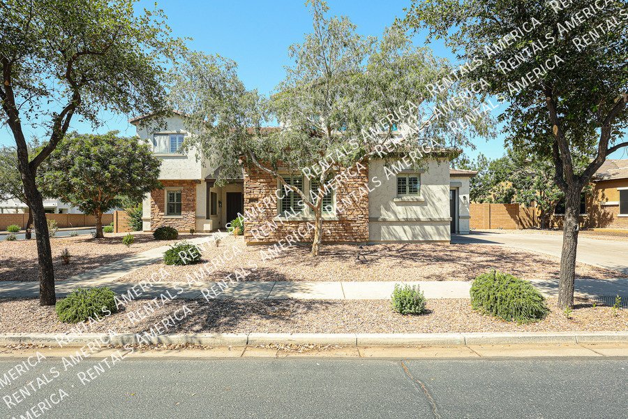 Spacious 5 Bedroom Home with Loft & 3 Car Garage property image