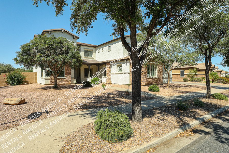 Spacious 5 Bedroom Home with Loft & 3 Car Garage property image