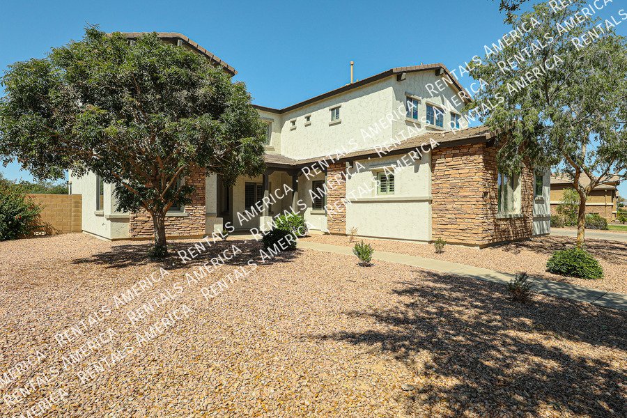 Spacious 5 Bedroom Home with Loft & 3 Car Garage property image