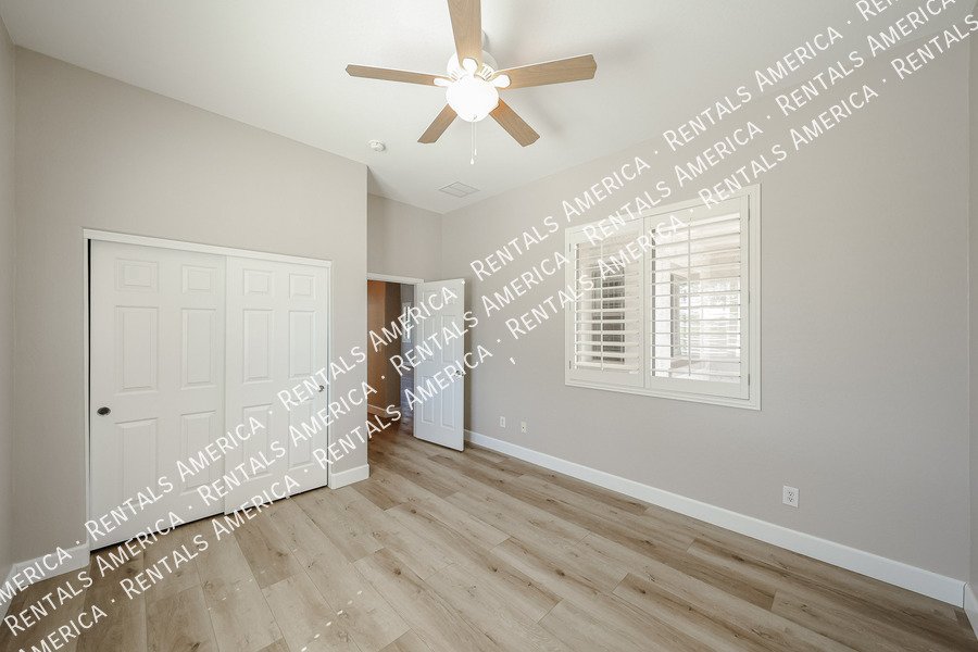 Spacious 5 Bedroom Home with Loft & 3 Car Garage property image