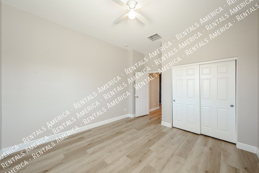 Spacious 5 Bedroom Home with Loft & 3 Car Garage property image