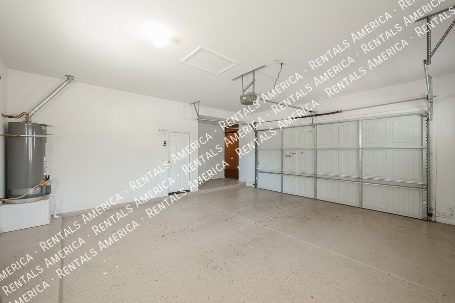 Spacious 5 Bedroom Home with Loft & 3 Car Garage property image