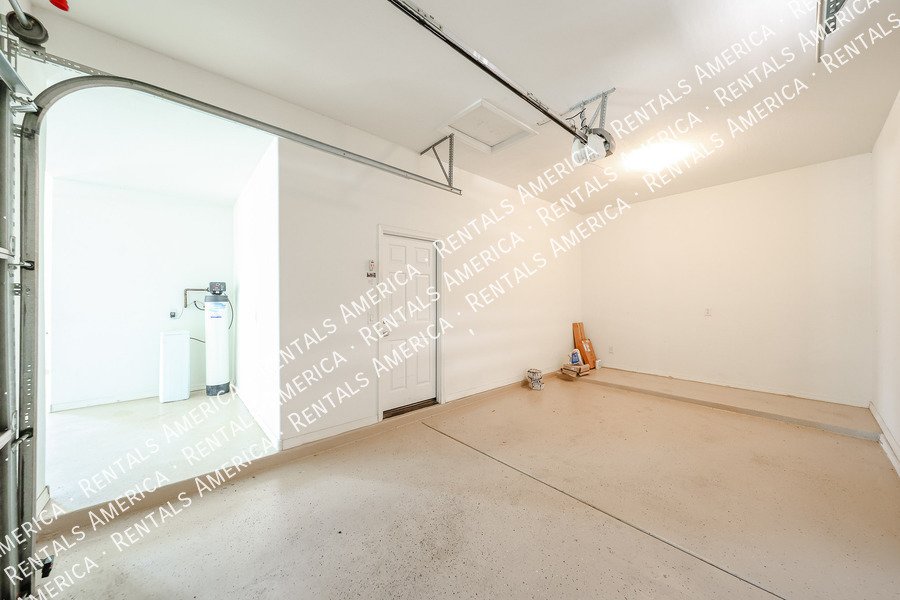 Spacious 5 Bedroom Home with Loft & 3 Car Garage property image