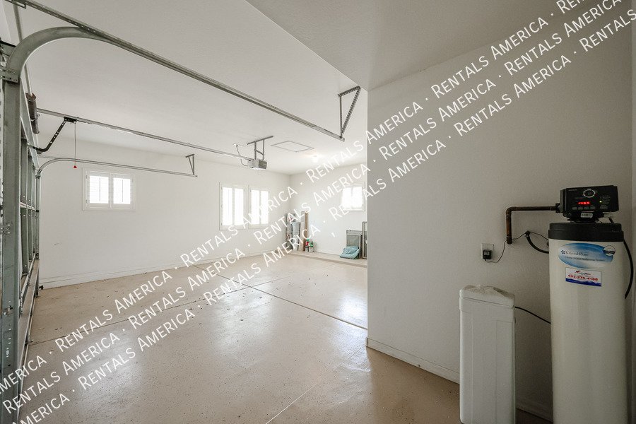 Spacious 5 Bedroom Home with Loft & 3 Car Garage property image