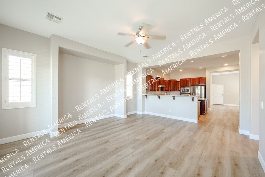 Spacious 5 Bedroom Home with Loft & 3 Car Garage property image