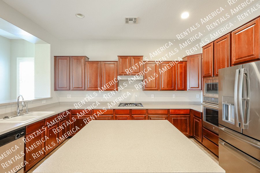 Spacious 5 Bedroom Home with Loft & 3 Car Garage property image