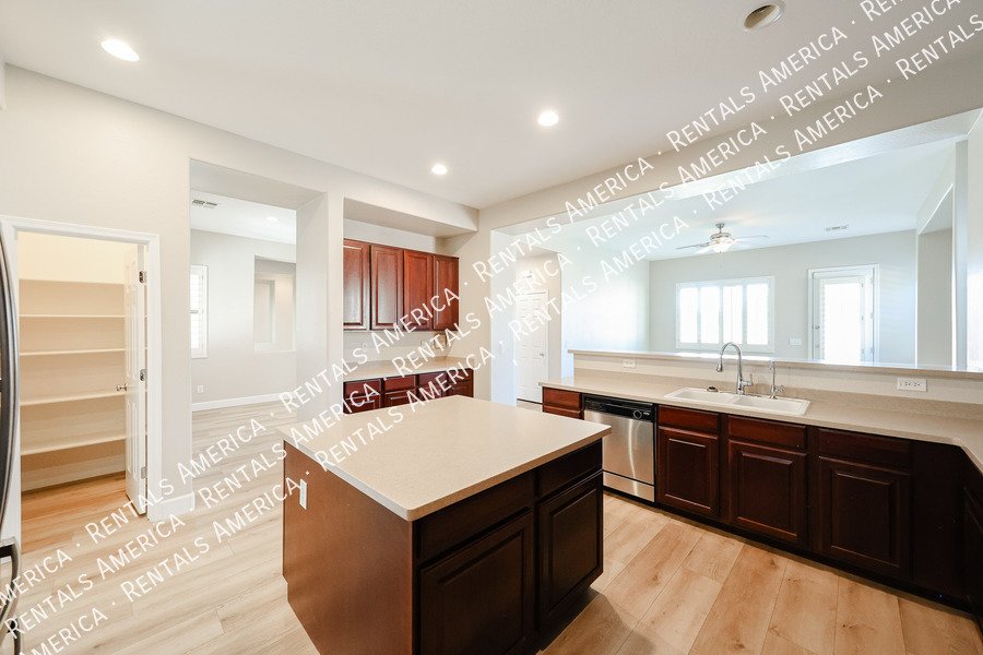 Spacious 5 Bedroom Home with Loft & 3 Car Garage property image
