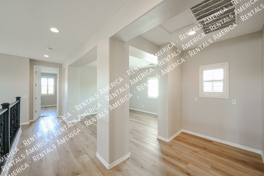 Spacious 5 Bedroom Home with Loft & 3 Car Garage property image