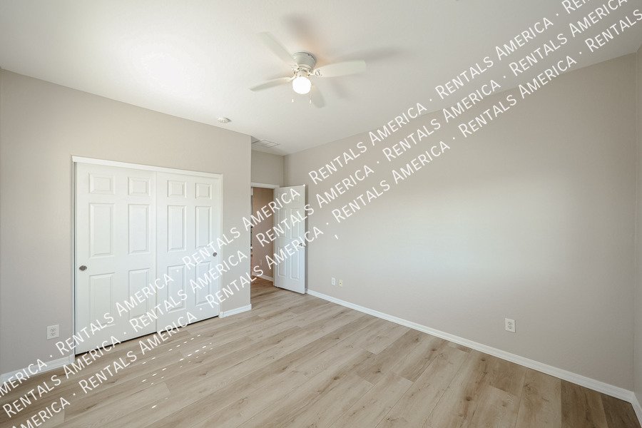 Spacious 5 Bedroom Home with Loft & 3 Car Garage property image