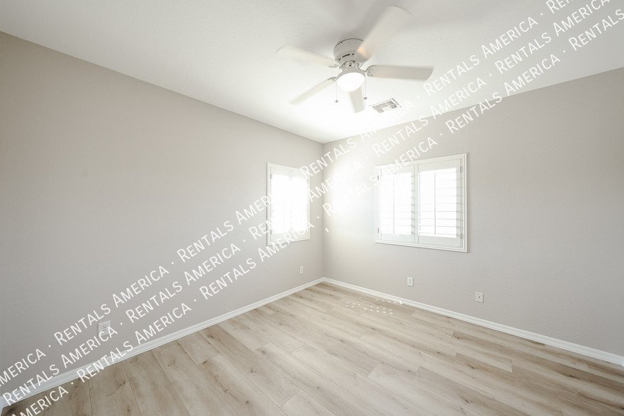 Spacious 5 Bedroom Home with Loft & 3 Car Garage property image