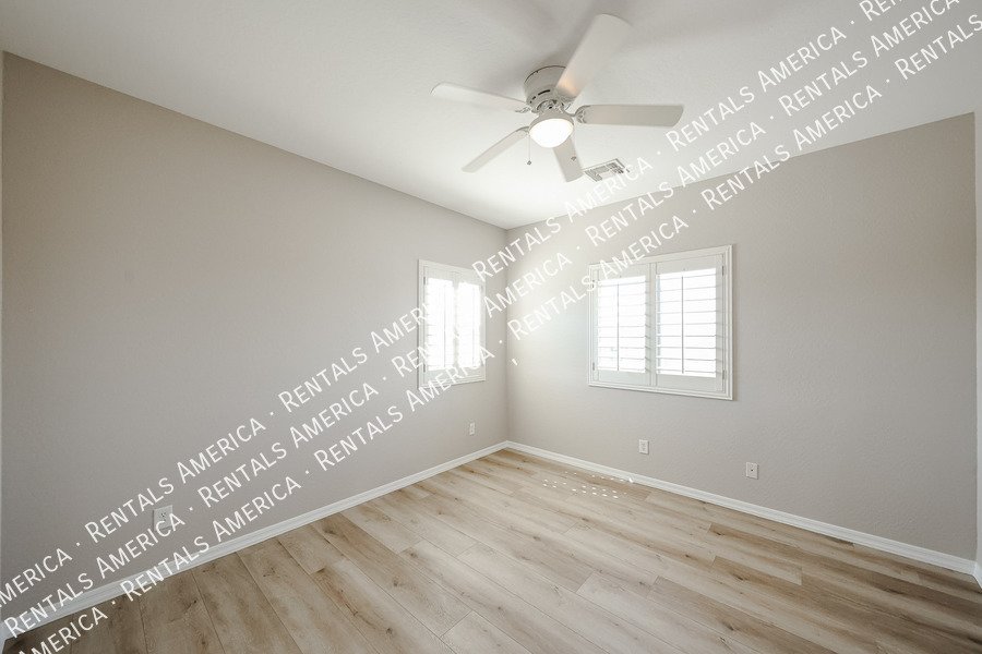 Spacious 5 Bedroom Home with Loft & 3 Car Garage property image