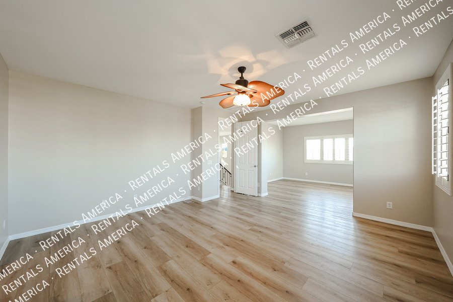 Spacious 5 Bedroom Home with Loft & 3 Car Garage property image