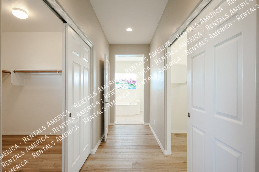 Spacious 5 Bedroom Home with Loft & 3 Car Garage property image