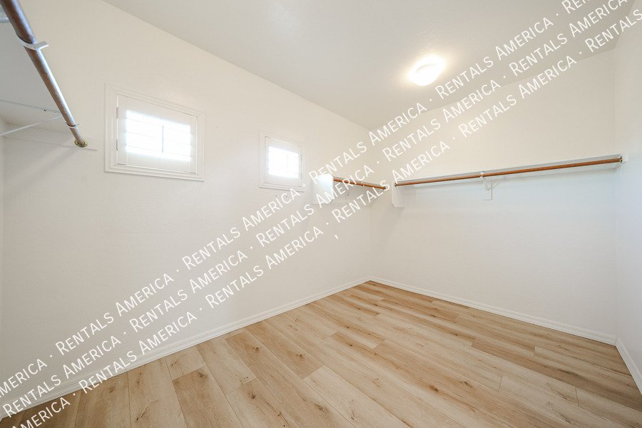 Spacious 5 Bedroom Home with Loft & 3 Car Garage property image
