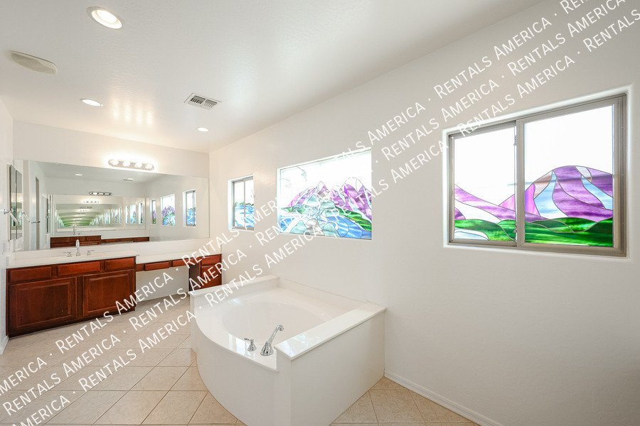 Spacious 5 Bedroom Home with Loft & 3 Car Garage property image