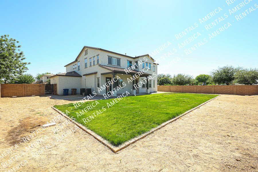Spacious 5 Bedroom Home with Loft & 3 Car Garage property image