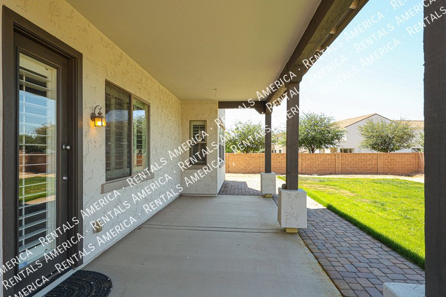 Spacious 5 Bedroom Home with Loft & 3 Car Garage property image