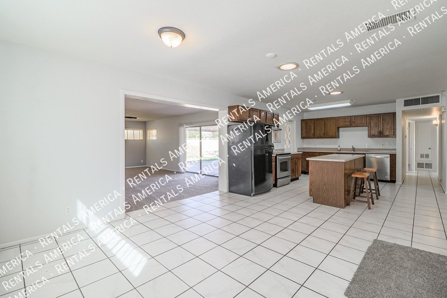 Location! Scottsdale! 3 Bedroom! Corner lot! One Month Free!! property image